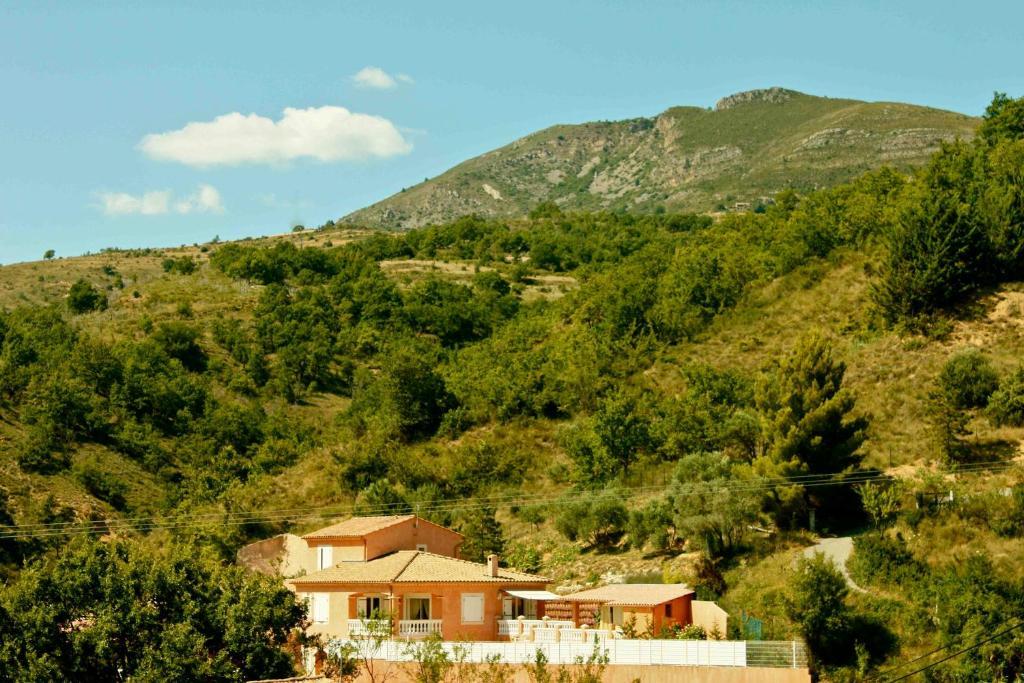 Chambres D'Hotes Les Noisetiers Digne-les-Bains Dış mekan fotoğraf
